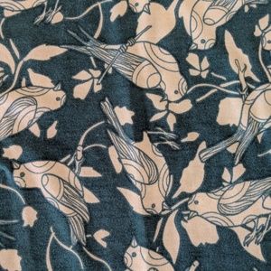 Large lularoe Lynnae shirt green with birds